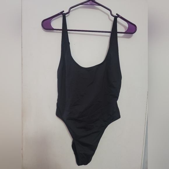 SIGNATURE SKIMS SCOOP NECK ONE PIECE NWT ONYX LARGE - Picture 6 of 8